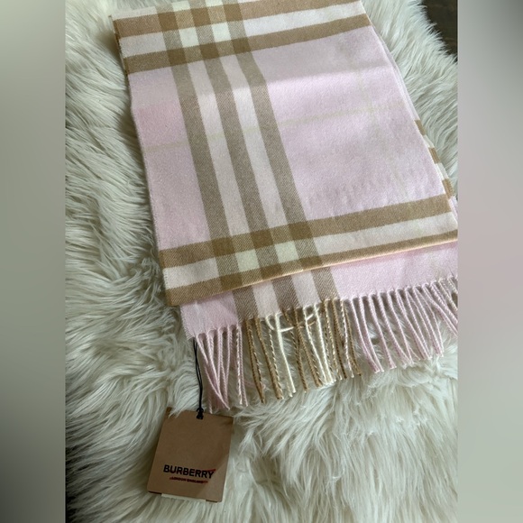 Burberry Giant check cashmere scarf - Picture 7 of 9